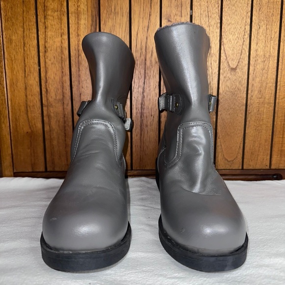 EXCELLENT CONDITIONS BOOTS FOR COLD WEATHER SIZE 8.5 HOME FREE SMOKE NO PETS - Picture 2 of 5